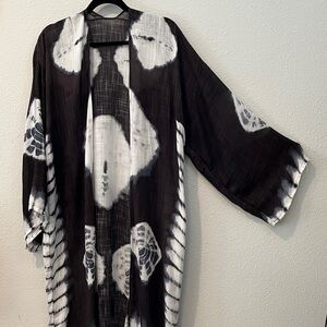 Bohemian black & white Tie-Dye Long Kimono, Duster
Like New
OS